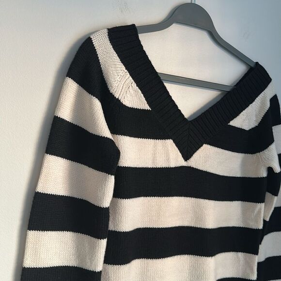 Theory Women’s 100% Wool Black/White Stripe Sweater V Neck Long Sleeve Size M - Picture 6 of 12